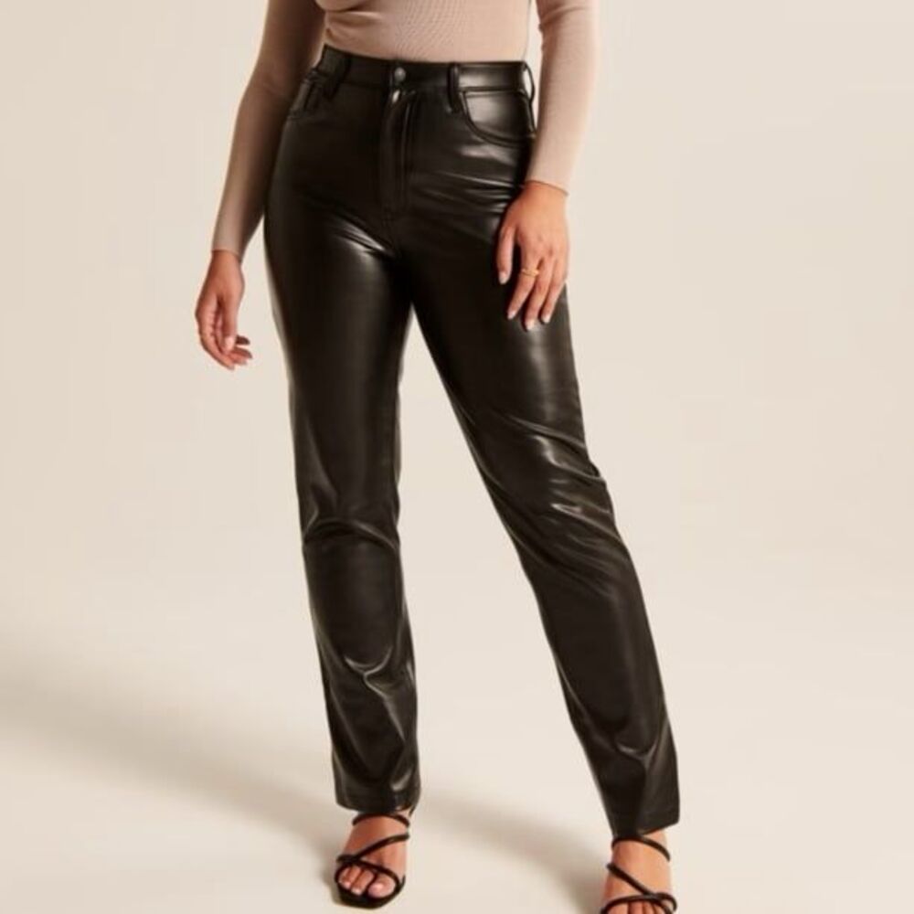 Abercrombie Curve Love Vegan Leather 90s Straight Pant